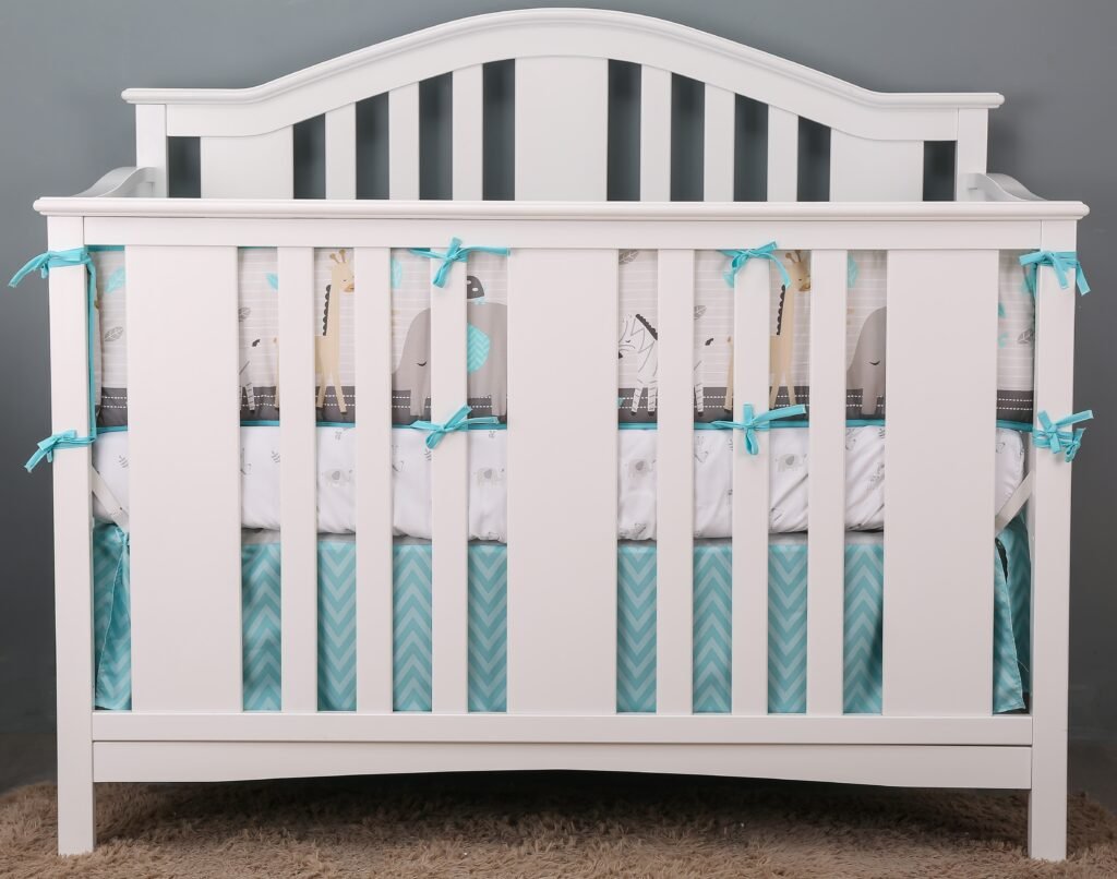 Boobeyeh 5-piece crib bedding set, elephant & giraffe theme.